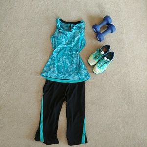Gaiam L turquoise blue sports bra